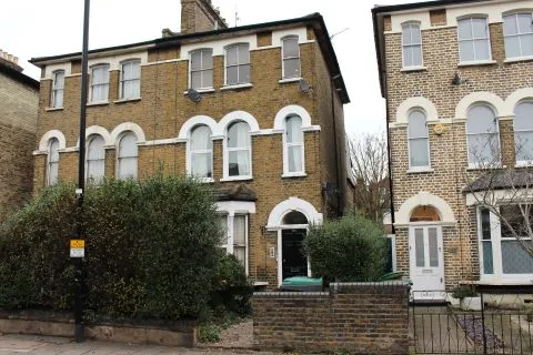 154A Park Road, Crouch End, London N8 8JT - a leasehold flat for sale at auction