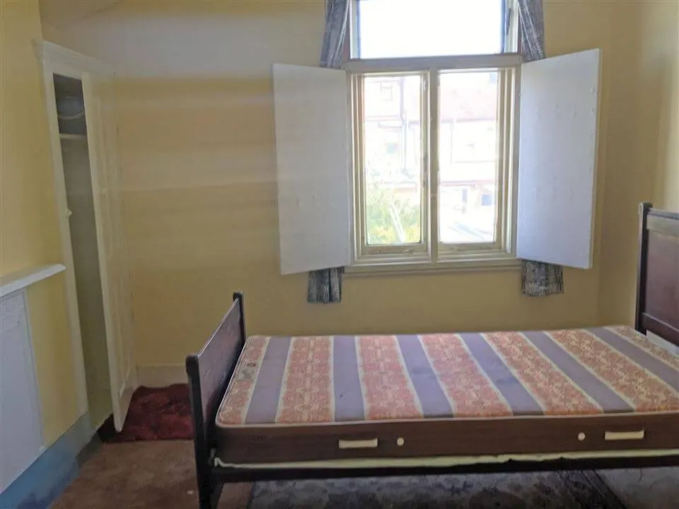 21 Denbigh Road, East Ham, London E6 3LF - bedroom
