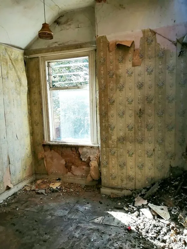 93 Douglas Road, Birmingham - interior in need of full renovation