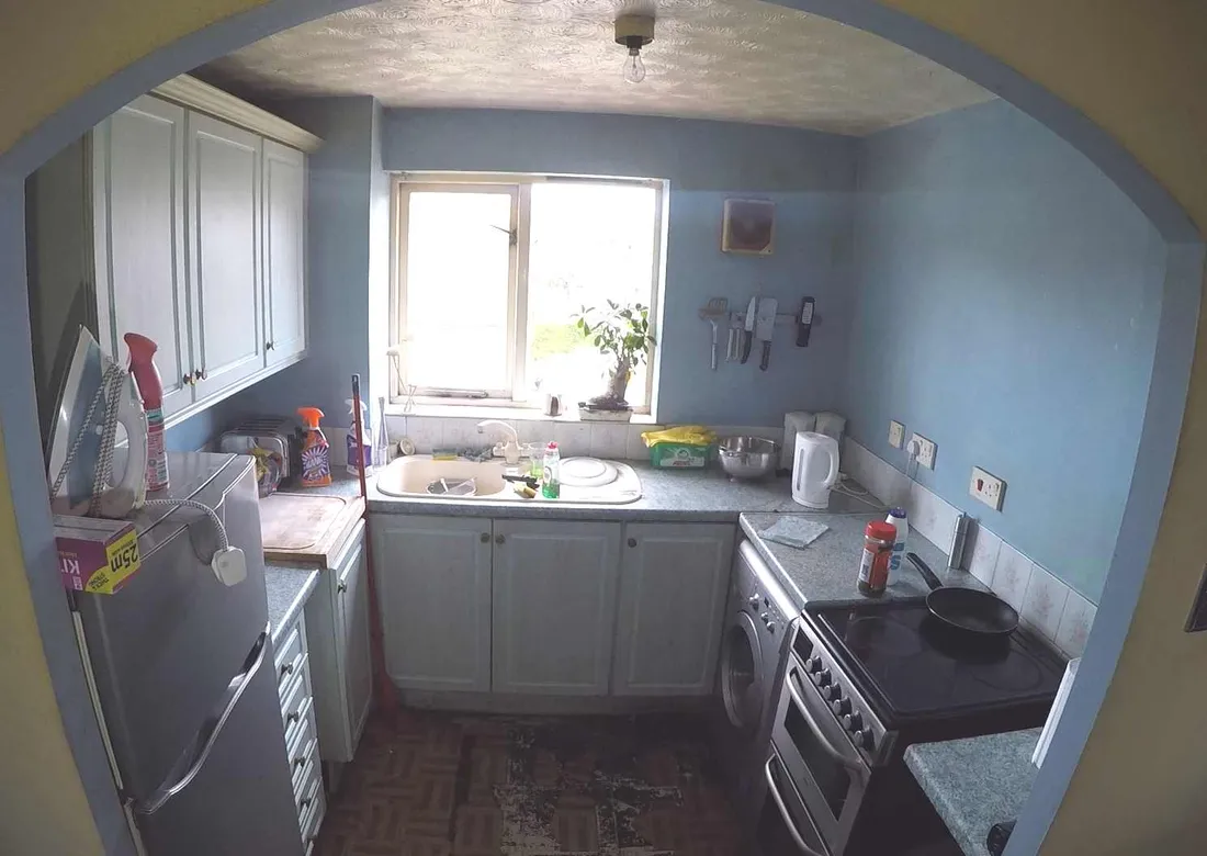 Flat 11, Rookley Court, Purfleet - kitchen