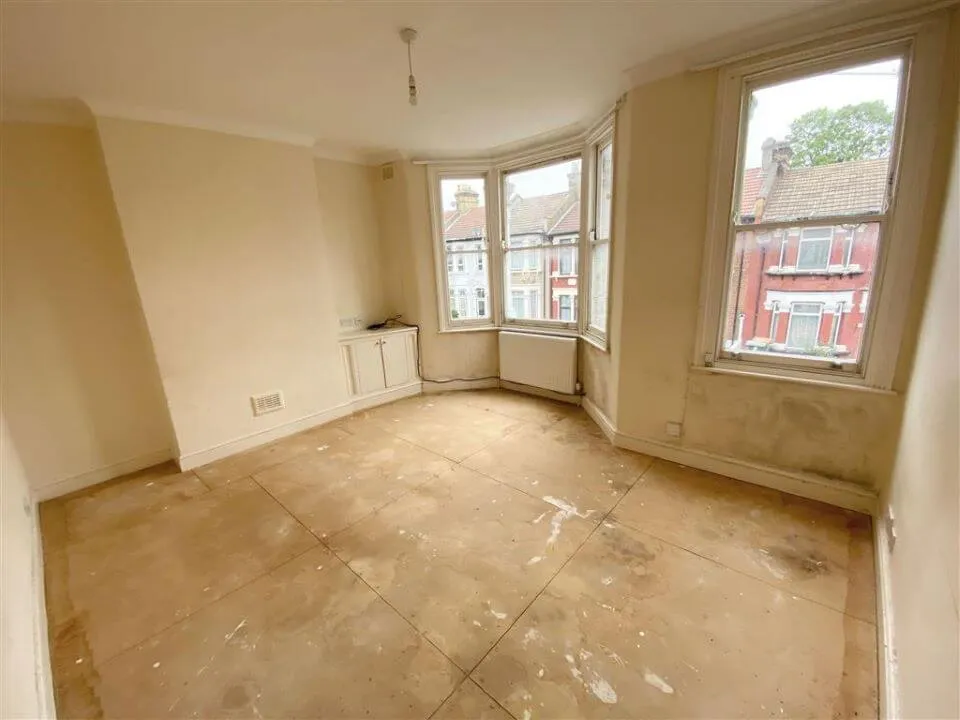 Flat B, 33 Rosebery Avenue, Manor Park, London E12 6PY - reception