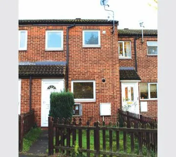 19 Kingfisher Close, Thamesmead, London SE28 - a freehold mid-terraced house for sale at auction