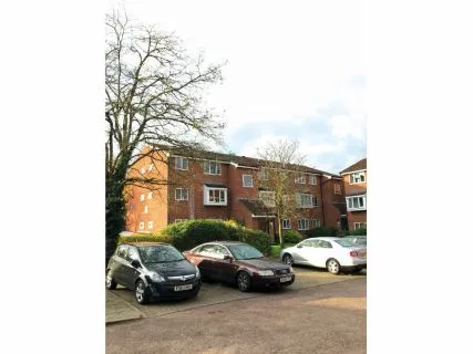 53 Cambridge Gardens, Muswell Hill, London N10 2LN - short lease flat sold at auction