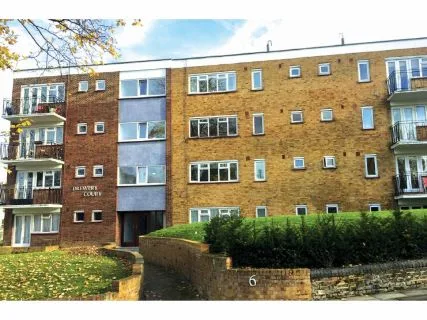 Flat 11, Drewery Court, 6 The Glebe, Blackheath, London SE3 9TJ - short lease flat sold at auction
