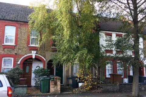 74 Kettlebaston Road, Leyton, London E10 7PF - short lease flat sold at auction