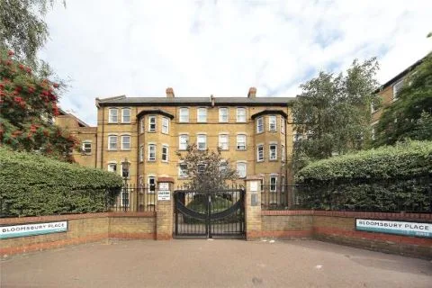 12 Tonsley Heights, Bloomsbury Place, Wandsworth, London SW18 2JB - short lease flat sold at auction