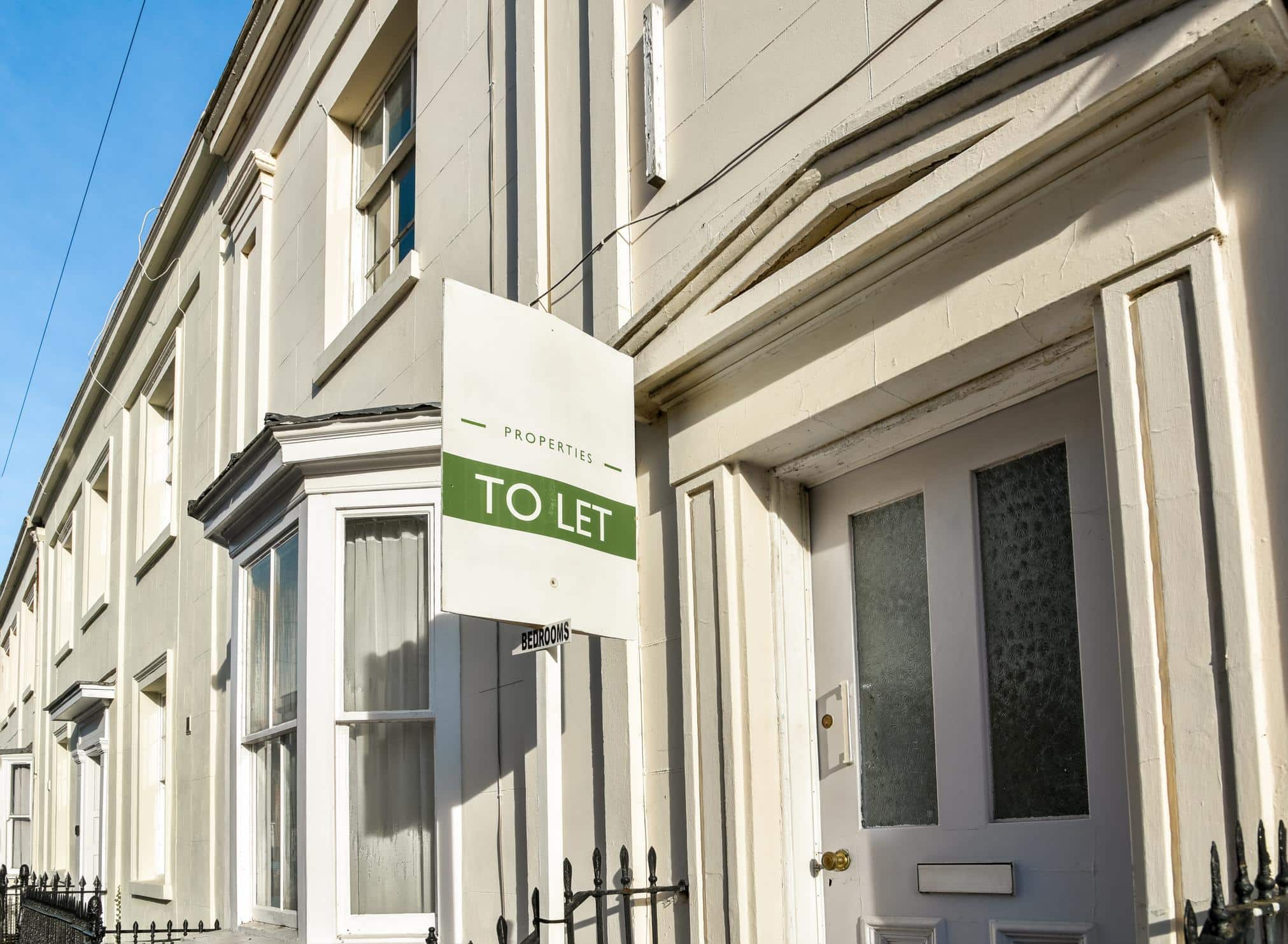 House with "to let" sign